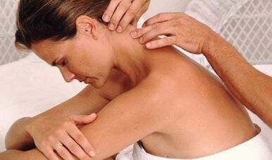 Therapeutische Massage gegen Gebärmutterhalskontrollkondrose